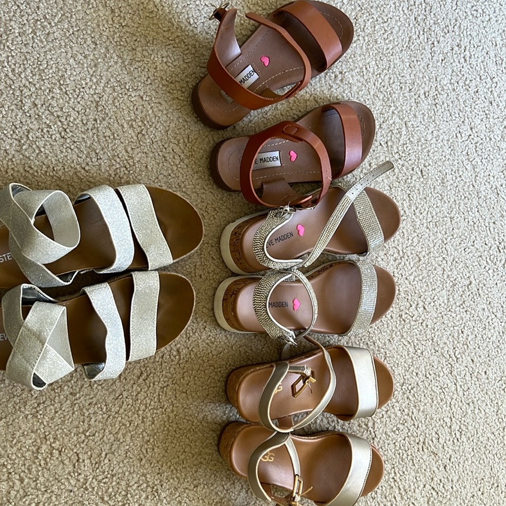 Lot of size 1 girl’s sandals. 3 Steve Madden and 1 UGG.